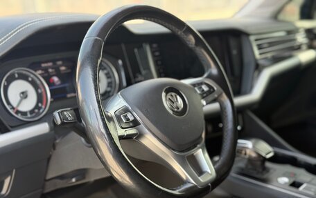 Volkswagen Touareg III, 2018 год, 3 300 000 рублей, 3 фотография