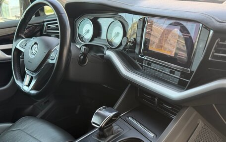 Volkswagen Touareg III, 2018 год, 3 300 000 рублей, 6 фотография