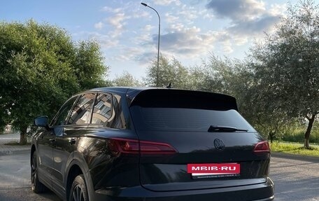 Volkswagen Touareg III, 2018 год, 3 300 000 рублей, 2 фотография
