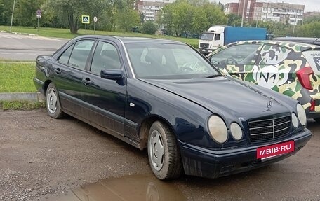 Mercedes-Benz E-Класс, 1996 год, 270 000 рублей, 3 фотография