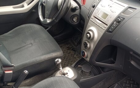 Toyota Yaris III рестайлинг, 2008 год, 500 000 рублей, 3 фотография