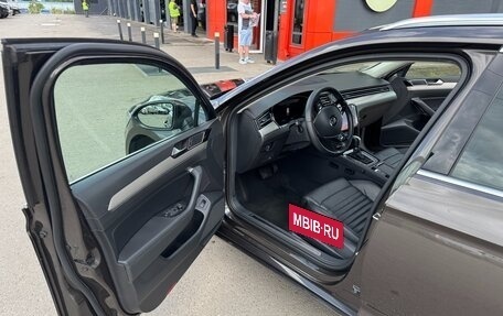 Volkswagen Passat B8 рестайлинг, 2018 год, 2 400 000 рублей, 15 фотография