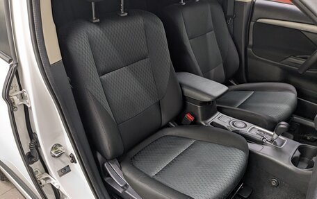 Mitsubishi Outlander III рестайлинг 3, 2015 год, 1 600 000 рублей, 8 фотография