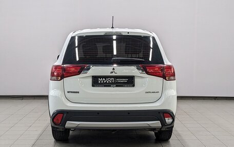 Mitsubishi Outlander III рестайлинг 3, 2015 год, 1 600 000 рублей, 11 фотография