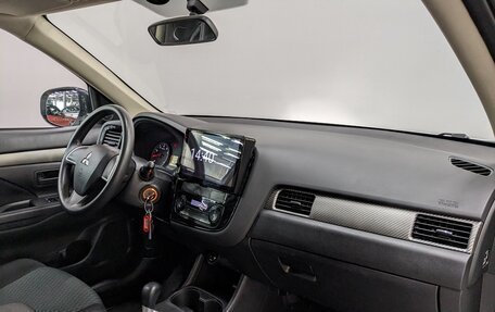 Mitsubishi Outlander III рестайлинг 3, 2015 год, 1 600 000 рублей, 16 фотография