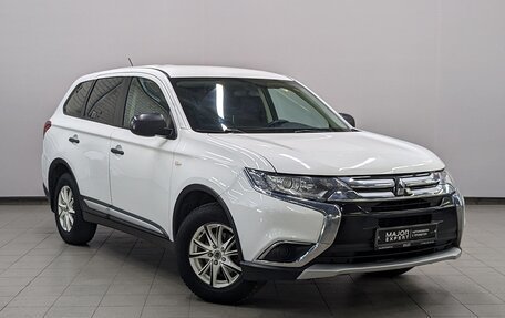 Mitsubishi Outlander III рестайлинг 3, 2015 год, 1 600 000 рублей, 18 фотография