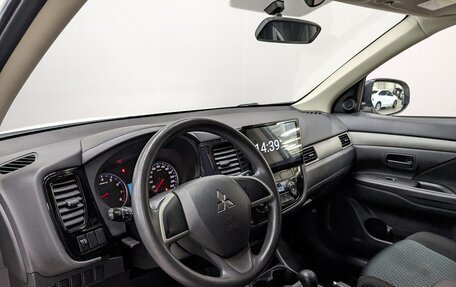 Mitsubishi Outlander III рестайлинг 3, 2015 год, 1 600 000 рублей, 14 фотография