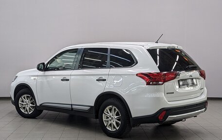 Mitsubishi Outlander III рестайлинг 3, 2015 год, 1 600 000 рублей, 15 фотография