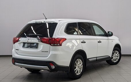 Mitsubishi Outlander III рестайлинг 3, 2015 год, 1 600 000 рублей, 17 фотография