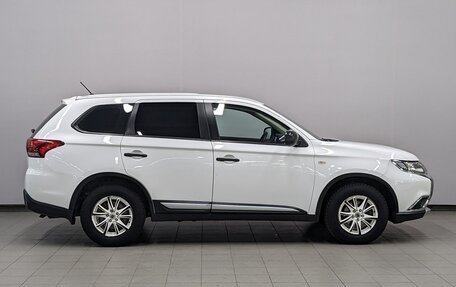 Mitsubishi Outlander III рестайлинг 3, 2015 год, 1 600 000 рублей, 19 фотография