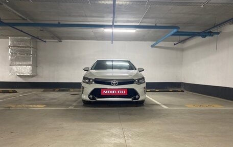 Toyota Camry, 2017 год, 2 380 000 рублей, 3 фотография