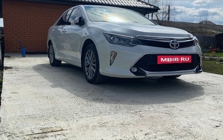 Toyota Camry, 2017 год, 2 380 000 рублей, 8 фотография