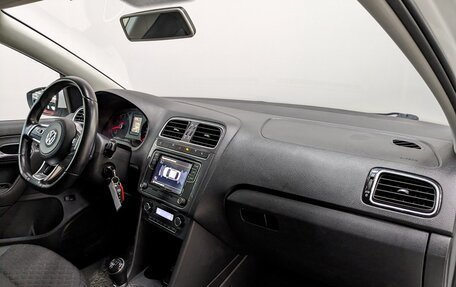 Volkswagen Polo VI (EU Market), 2018 год, 1 100 000 рублей, 19 фотография