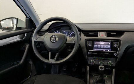 Skoda Octavia, 2018 год, 1 400 000 рублей, 26 фотография