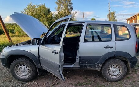 Chevrolet Niva I рестайлинг, 2018 год, 870 000 рублей, 3 фотография