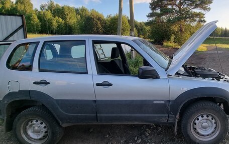 Chevrolet Niva I рестайлинг, 2018 год, 870 000 рублей, 4 фотография