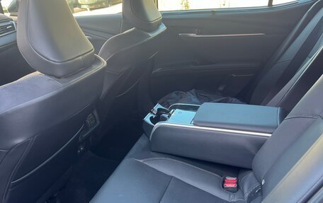 Toyota Camry, 2024 год, 4 600 000 рублей, 4 фотография