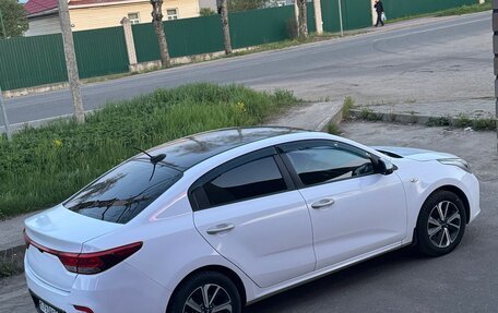 KIA Rio IV, 2018 год, 1 000 000 рублей, 2 фотография