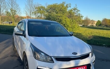 KIA Rio IV, 2018 год, 1 000 000 рублей, 3 фотография