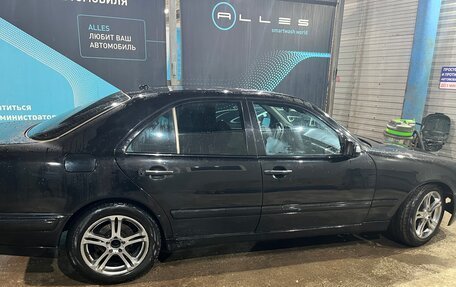 Mercedes-Benz E-Класс, 2001 год, 550 000 рублей, 12 фотография