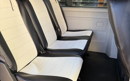 Volkswagen Caravelle T6 рестайлинг, 2017 год, 3 650 000 рублей, 4 фотография