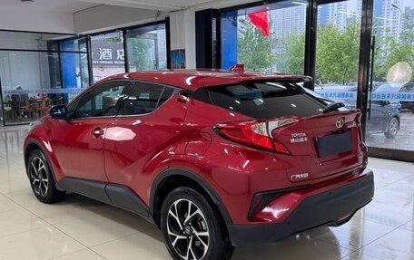 Toyota C-HR I рестайлинг, 2021 год, 1 990 000 рублей, 4 фотография
