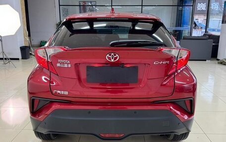 Toyota C-HR I рестайлинг, 2021 год, 1 990 000 рублей, 5 фотография