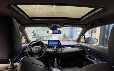 Toyota C-HR I рестайлинг, 2021 год, 1 990 000 рублей, 6 фотография