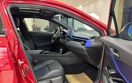 Toyota C-HR I рестайлинг, 2021 год, 1 990 000 рублей, 14 фотография