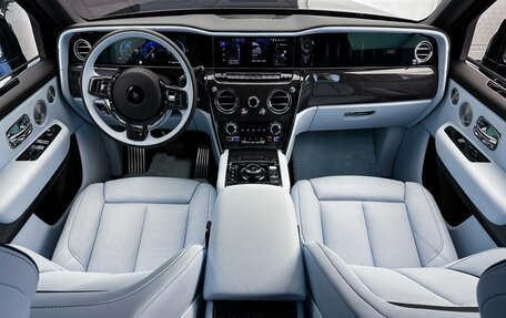 Rolls-Royce Cullinan, 2025 год, 83 000 000 рублей, 17 фотография