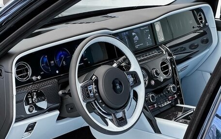 Rolls-Royce Cullinan, 2025 год, 83 000 000 рублей, 13 фотография
