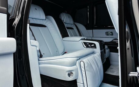 Rolls-Royce Cullinan, 2025 год, 83 000 000 рублей, 27 фотография
