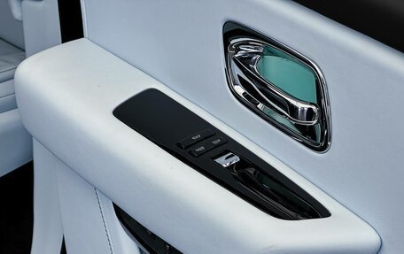 Rolls-Royce Cullinan, 2025 год, 83 000 000 рублей, 35 фотография