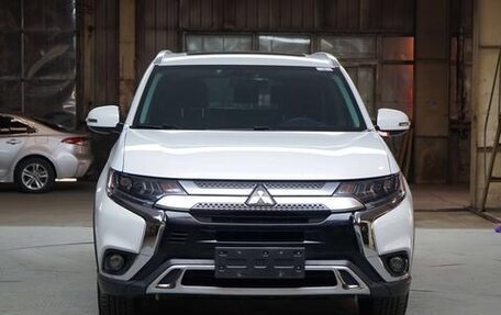 Mitsubishi Outlander III рестайлинг 3, 2021 год, 2 680 000 рублей, 1 фотография