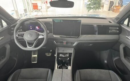 Volkswagen Tiguan, 2024 год, 3 943 000 рублей, 12 фотография