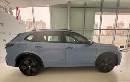 Volkswagen Tiguan, 2024 год, 3 943 000 рублей, 4 фотография