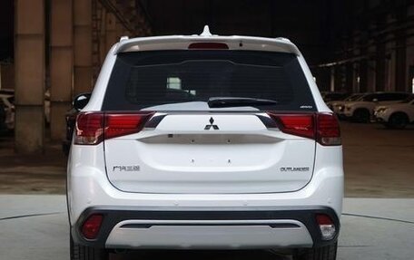 Mitsubishi Outlander III рестайлинг 3, 2021 год, 2 680 000 рублей, 2 фотография