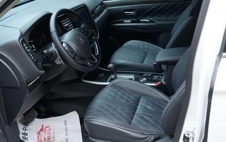 Mitsubishi Outlander III рестайлинг 3, 2021 год, 2 680 000 рублей, 9 фотография
