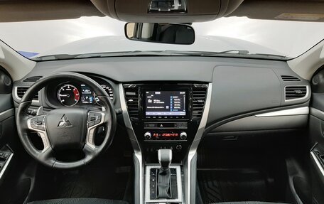 Mitsubishi Pajero Sport III рестайлинг, 2021 год, 3 290 000 рублей, 9 фотография
