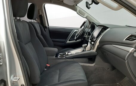 Mitsubishi Pajero Sport III рестайлинг, 2021 год, 3 290 000 рублей, 11 фотография