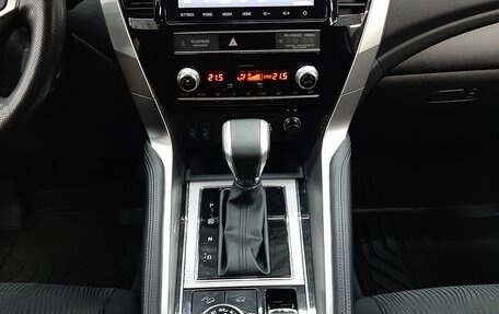 Mitsubishi Pajero Sport III рестайлинг, 2021 год, 3 290 000 рублей, 18 фотография