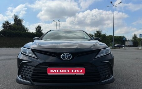 Toyota Camry, 2021 год, 2 950 000 рублей, 4 фотография