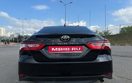 Toyota Camry, 2021 год, 2 950 000 рублей, 10 фотография