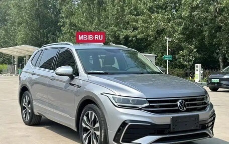 Volkswagen Tiguan II, 2021 год, 2 275 000 рублей, 3 фотография