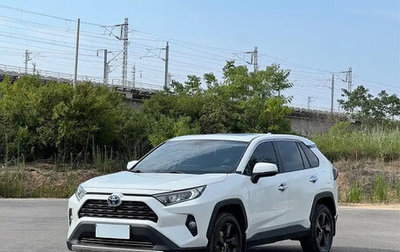 Toyota RAV4, 2021 год, 2 075 000 рублей, 1 фотография