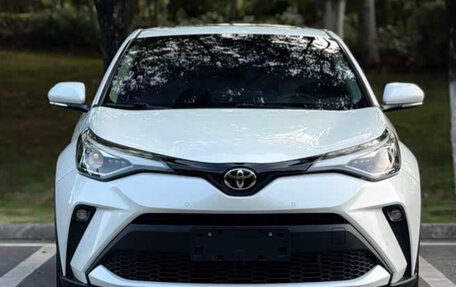 Toyota C-HR I рестайлинг, 2022 год, 2 050 000 рублей, 1 фотография