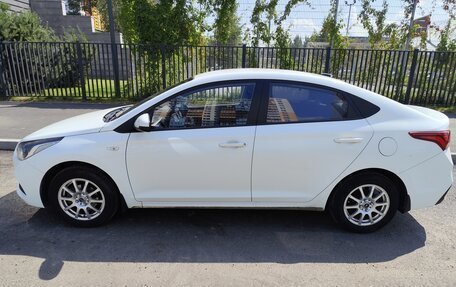 Hyundai Solaris II рестайлинг, 2018 год, 950 000 рублей, 2 фотография