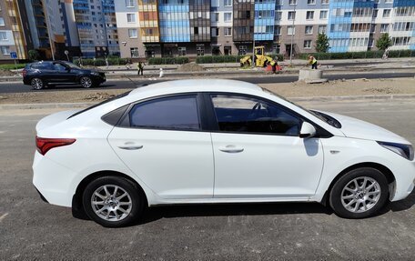 Hyundai Solaris II рестайлинг, 2018 год, 950 000 рублей, 3 фотография