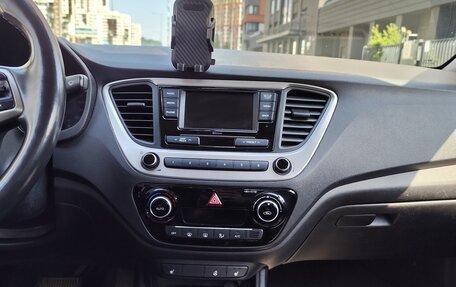 Hyundai Solaris II рестайлинг, 2018 год, 950 000 рублей, 9 фотография