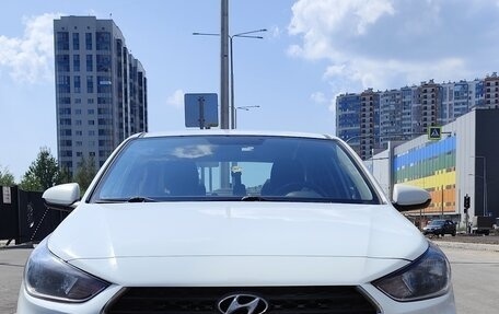 Hyundai Solaris II рестайлинг, 2018 год, 950 000 рублей, 4 фотография
